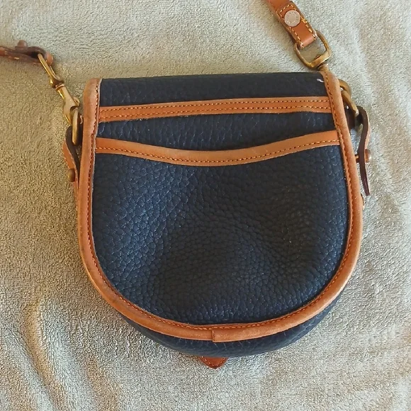 Dooney & Bourke "Big Duck" AWL Crossbody Bag (Vintage) - Picture 2 of 14
